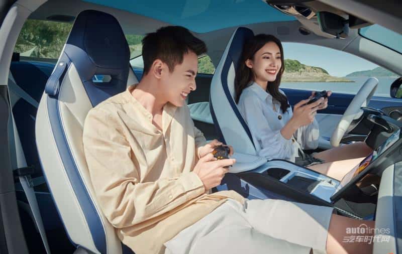 AI风口下的哪吒汽车 张勇深度对话周鸿祎