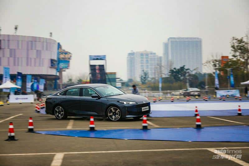 长安启源A05、A07、Q05车型成都集结 掀起科技驾驶风暴