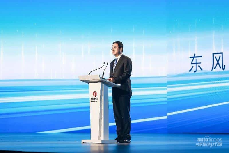 东风智能新能源双品牌发布会举行 首款C+级轿车eπ007亮相