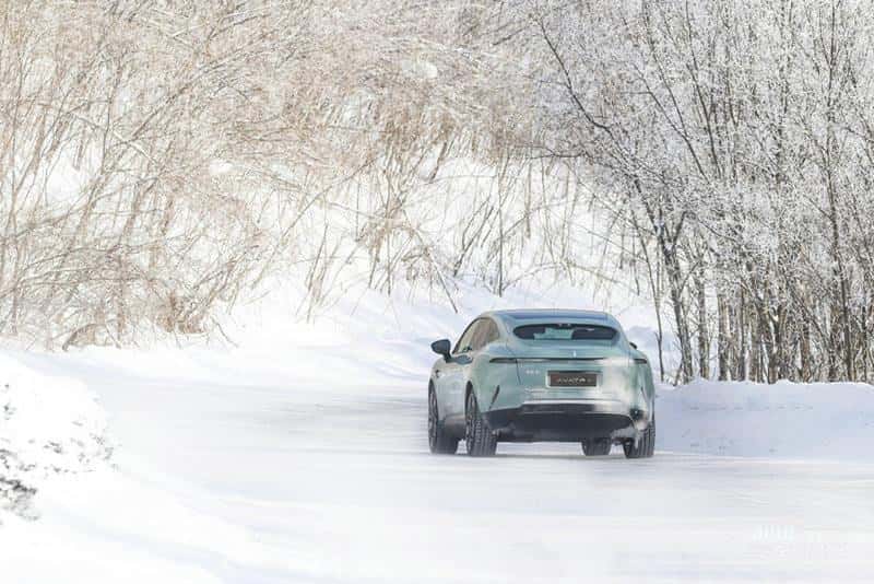 阿维塔“智驾驭冰雪”,极限挑战“专业户”再创纪录