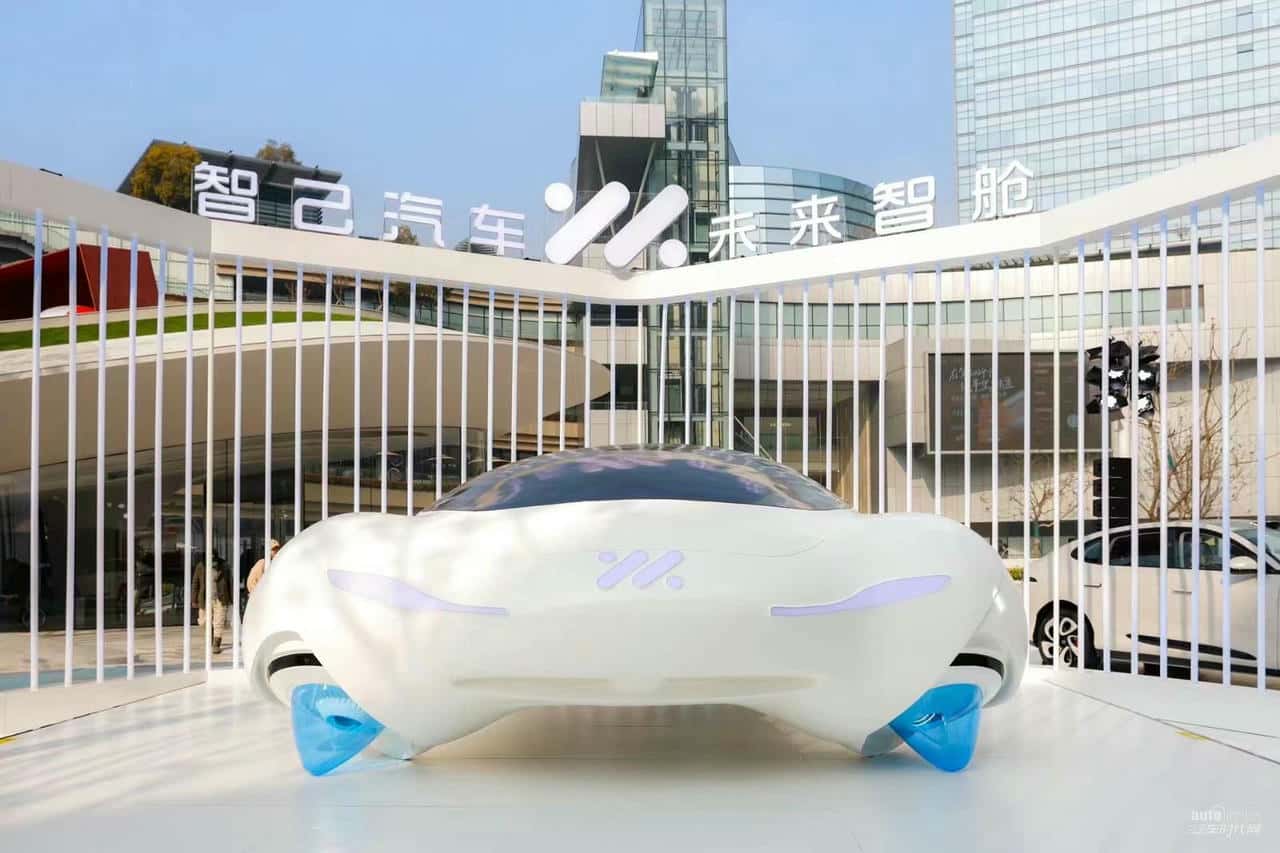 飞越2024 巨型宇宙飞船空降成都！智己LS6跨年限定特展火爆启幕