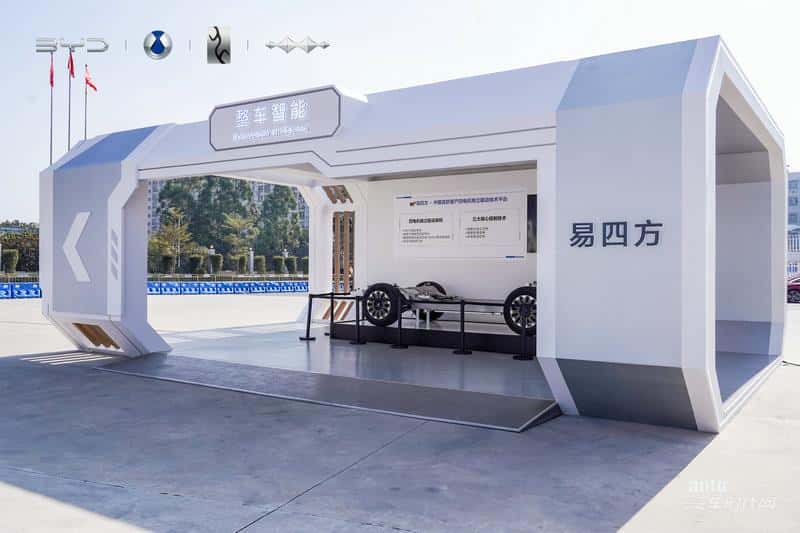 比亚迪梦想日智能化街区盛宴：未来出行的智慧与便捷一览