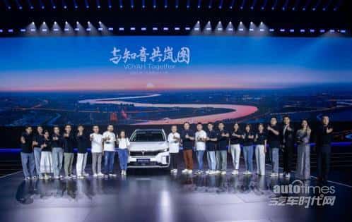 岚图送追光用户登上海外屏 展现中国新中坚形象
